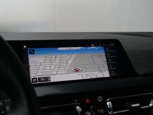 BMW 1-SERIE 118i Executive Edition 141 Pk Automaat Navigatie / Apple Carplay / DAB / PDC