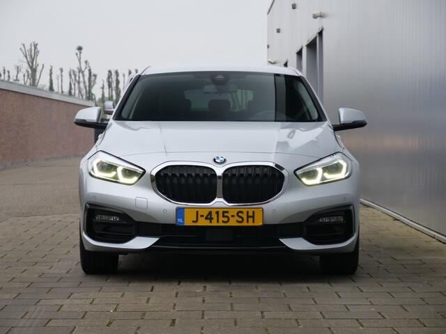 BMW 1-SERIE 118i Executive Edition 141 Pk Automaat Navigatie / Apple Carplay / DAB / PDC