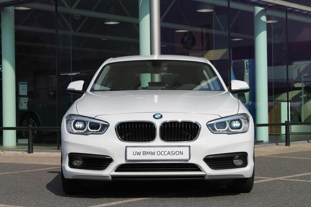 BMW 1-SERIE 116i Executive Automaat / LED / Cruise Control / Multifunctioneel stuurwiel / Navigatie