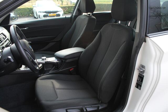 BMW 1-SERIE 116i Executive Automaat / LED / Cruise Control / Multifunctioneel stuurwiel / Navigatie