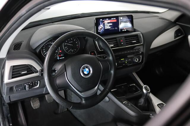 BMW 1-SERIE 118i Centennial Executive, Apple CarPlay, Airco, Leer