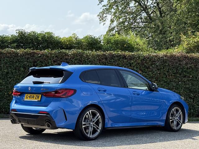 BMW 1-SERIE M135i xDrive | Head-Up | HiFi | M-Spoiler | PDC | Getint Glas | Shadow Line