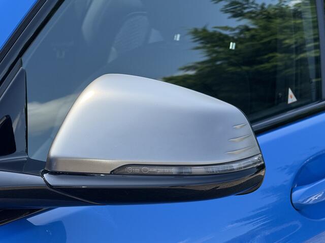 BMW 1-SERIE M135i xDrive | Head-Up | HiFi | M-Spoiler | PDC | Getint Glas | Shadow Line