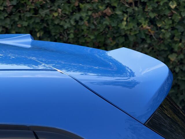 BMW 1-SERIE M135i xDrive | Head-Up | HiFi | M-Spoiler | PDC | Getint Glas | Shadow Line