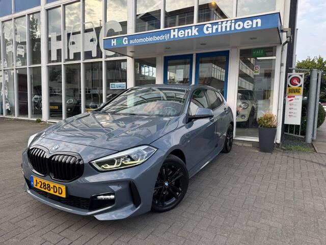 BMW 1-SERIE 118i High Executive I Rood interieur I Apple Carplay/Android Auto