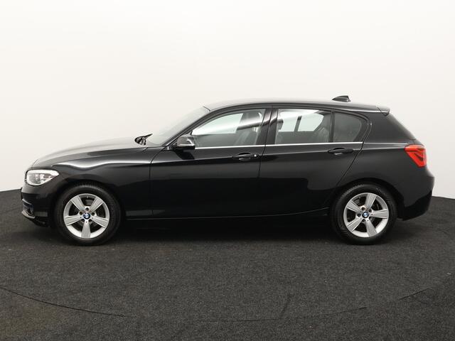 BMW 1-SERIE automaat 118i Corporate Lease Executive navi cruise leer bleutooth led pdc Lmvelg L mooie strake automaat. 4deurs met leer.