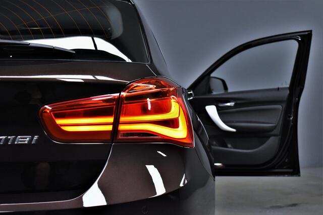 BMW 1-SERIE 118i 136pk Pano/Navi/Led/H.leer/Stoelverw./Pdc/Lmv