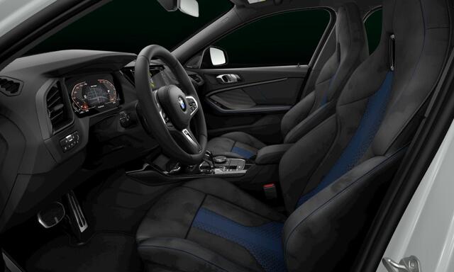 BMW 1-SERIE M135i xDrive, M Performance, M stoelen, pano, 18", H/K, alcantara, LED-kopl., memory, HUD, ACC, privacy