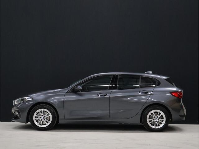 BMW 1-SERIE 118i Executive Edition [PDC V+A, APPLE CARPLAY, ANDROID AUTO, SFEERVERLICHTING, CRUISE CONTROL, NAVIGATIE, AUTOMATISCHE AIRCO, NIEUWSTAAT]