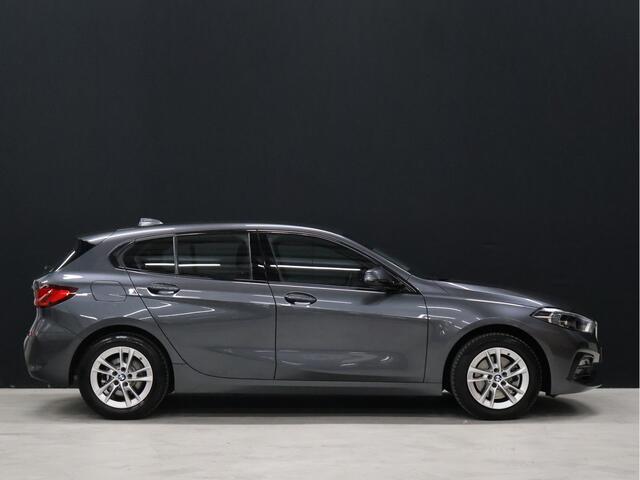 BMW 1-SERIE 118i Executive Edition [PDC V+A, APPLE CARPLAY, ANDROID AUTO, SFEERVERLICHTING, CRUISE CONTROL, NAVIGATIE, AUTOMATISCHE AIRCO, NIEUWSTAAT]