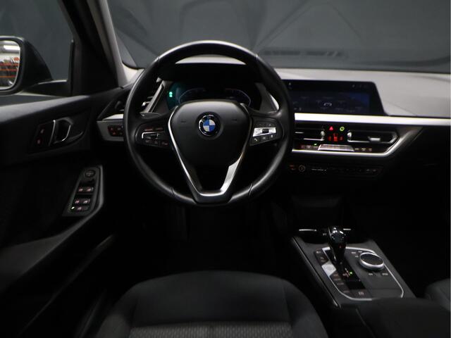 BMW 1-SERIE 118i Executive Edition [PDC V+A, APPLE CARPLAY, ANDROID AUTO, CRUISE CONTROL, NAVIGATIE, AUTOMATISCHE AIRCO, LED, NIEUWSTAAT]