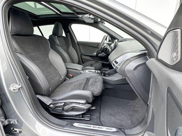 BMW 1-SERIE 120 M Sport M-Pro / Glazen dak / Getinte Ramen