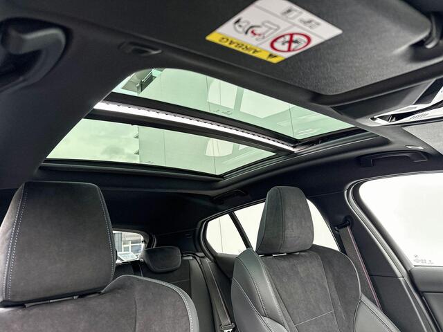 BMW 1-SERIE 120 M Sport M-Pro / Glazen dak / Getinte Ramen