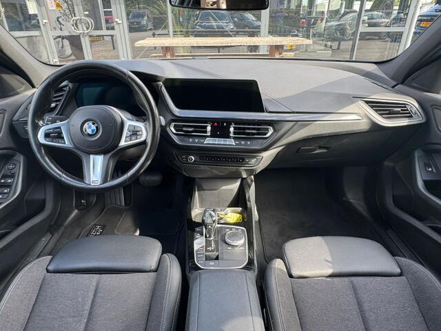 BMW 1-SERIE 118i Executive Edition Automaat Trekhaak/Navi/Clima/Cruise/LED