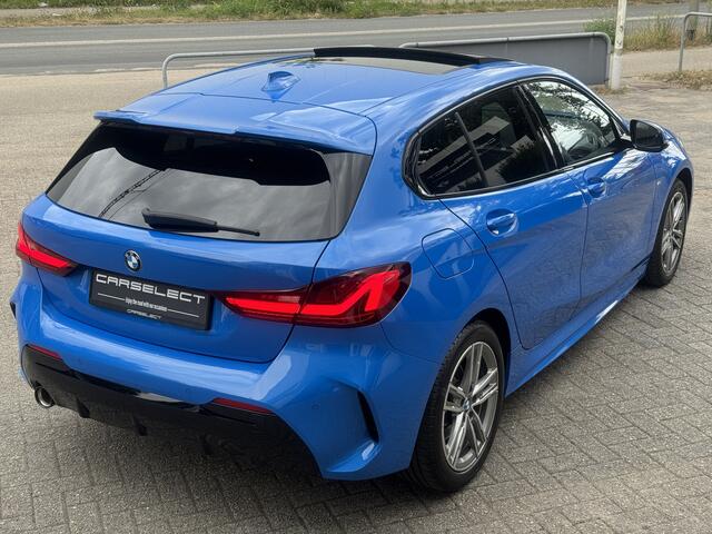 BMW 1-SERIE 118i High Exe M Pakket Panoramdak, Head-up, Adaptieve Cruise, DAB, trekhaak Comfort toegang .Neem contact op en we maken een afspraak!