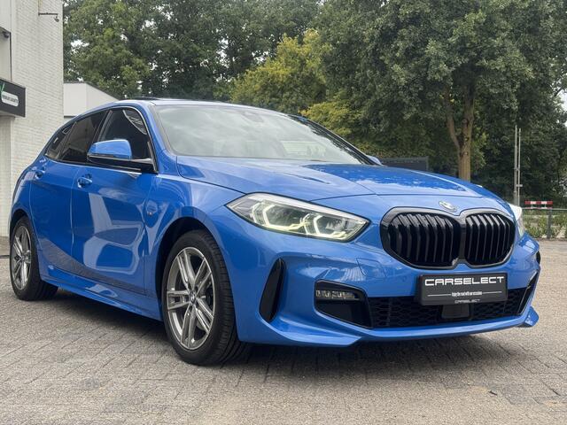 BMW 1-SERIE 118i High Exe M Pakket Panoramdak, Head-up, Adaptieve Cruise, DAB, trekhaak Comfort toegang .Neem contact op en we maken een afspraak!