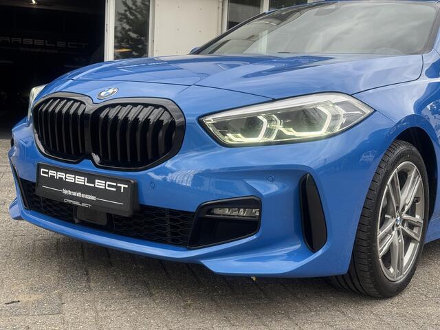 BMW 1-SERIE 118i High Exe M Pakket Panoramdak, Head-up, Adaptieve Cruise, DAB, trekhaak Comfort toegang .Neem contact op en we maken een afspraak!