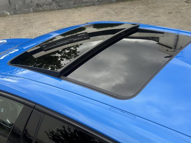 BMW 1-SERIE 118i High Exe M Pakket Panoramdak, Head-up, Adaptieve Cruise, DAB, trekhaak Comfort toegang .Neem contact op en we maken een afspraak!