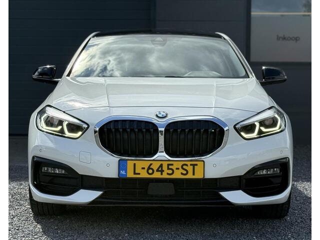 BMW 1-SERIE 118i High Executive 1e Eigenaar,Automaat,Camera,Keyless,Navi,Dealer Onderhouden,141pk,Lm velgen,Pdc V+A,Stoelverwarming,Stuurverwarming,Sportstoelen,Apk tot 07-2026