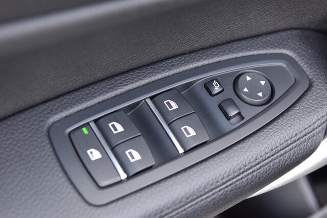 BMW 1-SERIE M140i High Executive * Elektrische stoelen * Harman Kardon * DAB * Leder * Grootlichtassistent *