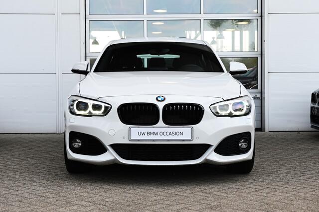 BMW 1-SERIE 118i M Sport Shadow Automaat / Sportstoelen / Achteruitrijcamera / LED / Cruise Control / PDC / Stoelverwarming