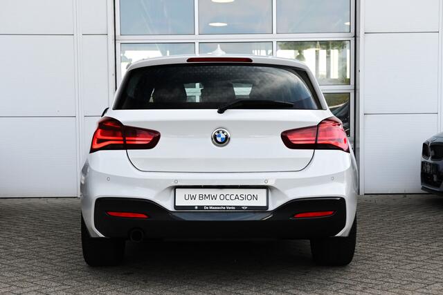 BMW 1-SERIE 118i M Sport Shadow Automaat / Sportstoelen / Achteruitrijcamera / LED / Cruise Control / PDC / Stoelverwarming