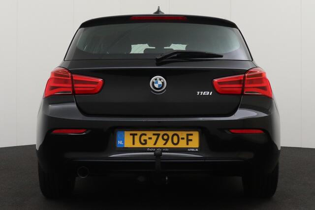 BMW 1-SERIE 118i 136 PK Aut. Sport Navi Climate Trekhaak Park.sens 16'LMV