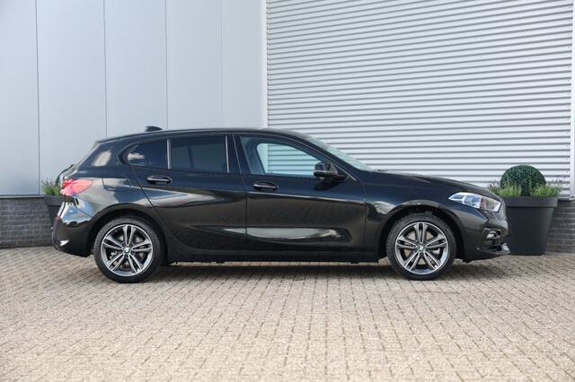 BMW 1-SERIE 118i Executive Sportline Aut. NAP/Trekhaak/Sports/Sfeervl