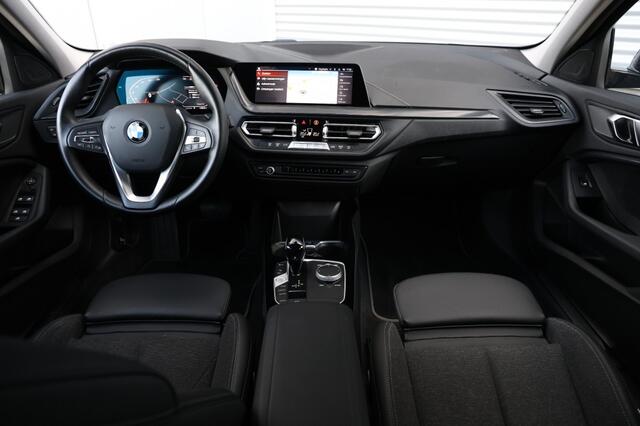 BMW 1-SERIE 118i Executive Sportline Aut. NAP/Trekhaak/Sports/Sfeervl