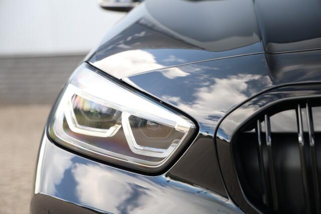 BMW 1-SERIE 118i Executive Sportline Aut. NAP/Trekhaak/Sports/Sfeervl