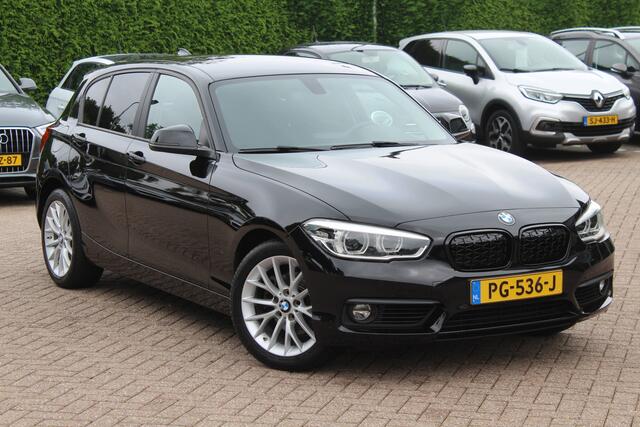 BMW 1-SERIE 120i Executive / Navigatie / Parkeerhulp achter / Cruise Control / 17''