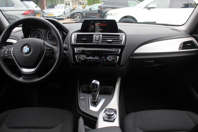 BMW 1-SERIE 120i Executive / Navigatie / Parkeerhulp achter / Cruise Control / 17''