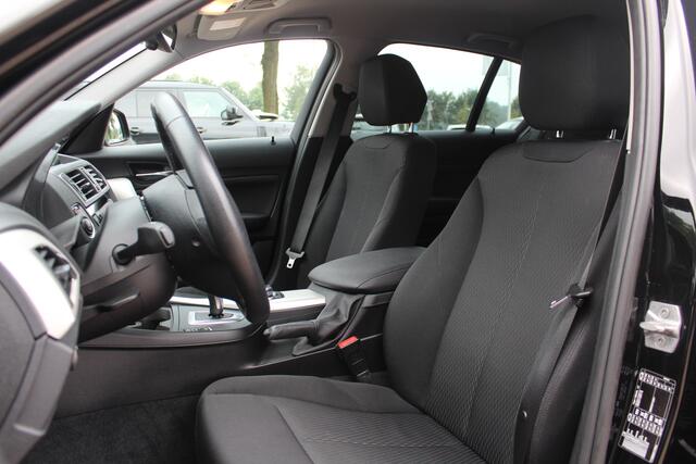 BMW 1-SERIE 120i Executive / Navigatie / Parkeerhulp achter / Cruise Control / 17''