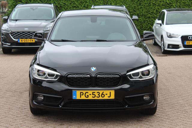 BMW 1-SERIE 120i Executive / Navigatie / Parkeerhulp achter / Cruise Control / 17''