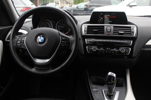 BMW 1-SERIE 120i Executive / Navigatie / Parkeerhulp achter / Cruise Control / 17''