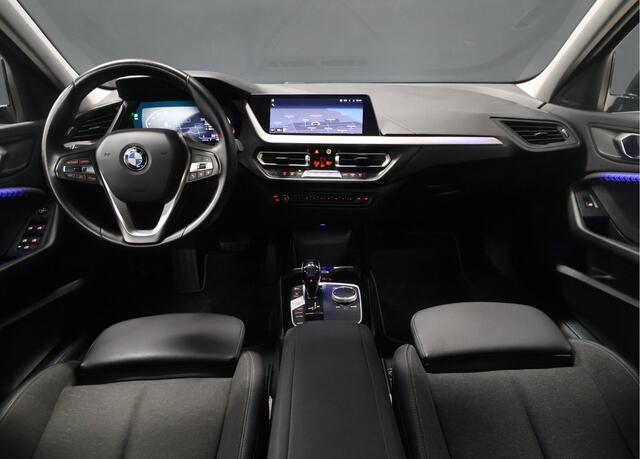 BMW 1-SERIE 118i Executive Edition [APPLE CARPLAY/ANDROID AUTO, LED DIMLICHT, CRUISE CONTROL, SPORTSTOELEN, PARKEERSENSOR, NIEUWSTAAT]