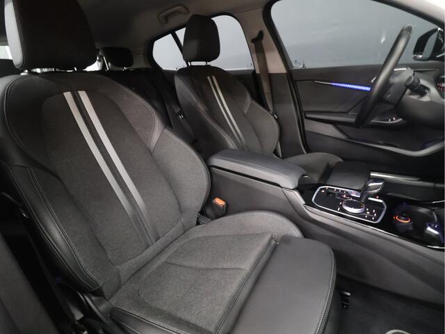 BMW 1-SERIE 118i Executive Edition [APPLE CARPLAY/ANDROID AUTO, LED DIMLICHT, CRUISE CONTROL, SPORTSTOELEN, PARKEERSENSOR, NIEUWSTAAT]