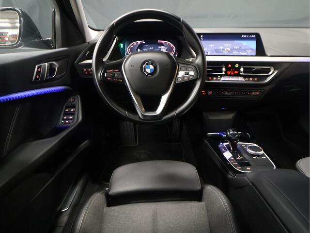 BMW 1-SERIE 118i Executive Edition [APPLE CARPLAY/ANDROID AUTO, LED DIMLICHT, CRUISE CONTROL, SPORTSTOELEN, PARKEERSENSOR, NIEUWSTAAT]