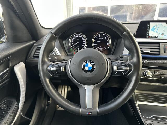 BMW 1-SERIE 118i Edition M Sport Shadow High Executive 136pk | Automaat | Bluetooth | LED koplampen | Parkeersensoren voor en achter | Voorstoelen verwarmd | Dealer onderhouden!
