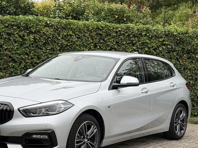 BMW 1-SERIE 118i Exe | Trekhaak | Camera | 2jr garantie | Sportline