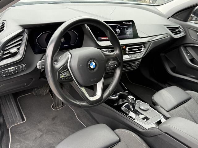 BMW 1-SERIE 118i Exe | Trekhaak | Camera | 2jr garantie | Sportline