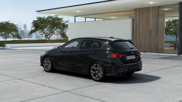 BMW 1-SERIE 120 M Sport Automaat / Sportstoelen / Achteruitrijcamera / Adaptieve LED / M Adaptief onderstel / Comfort Access / Stoelverwarming / Parking Assistant