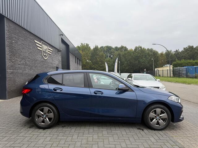 BMW 1-SERIE 116i Executive Edition | 1E EIGENAAR | 12MND GARANTIE | AUTOMAAT | DAB | NAVI | LED | CARPLAY | DAB |