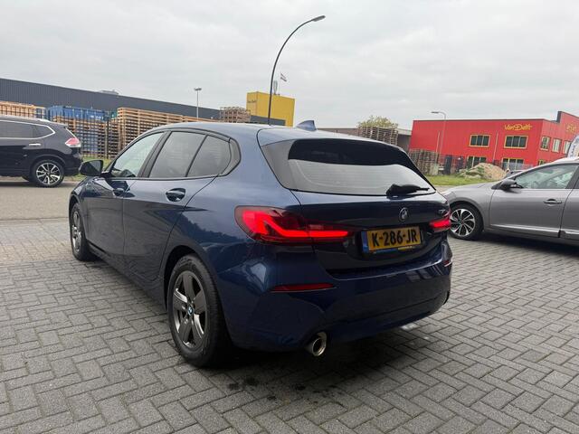 BMW 1-SERIE 116i Executive Edition | 1E EIGENAAR | 12MND GARANTIE | AUTOMAAT | DAB | NAVI | LED | CARPLAY | DAB |