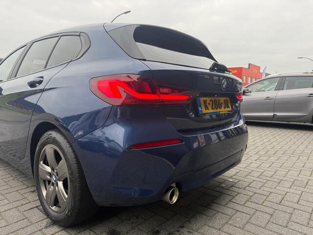 BMW 1-SERIE 116i Executive Edition | 1E EIGENAAR | 12MND GARANTIE | AUTOMAAT | DAB | NAVI | LED | CARPLAY | DAB |