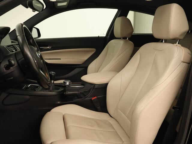 BMW 1-SERIE 118i M Sport | Schuifdak | Leder | Stoelverwarming | Full LED | Sportstoelen | Navigatie | Climate control | Bluetooth | Parkeerhulp | Cruise control