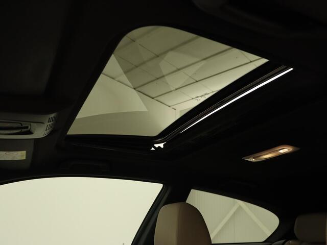 BMW 1-SERIE 118i M Sport | Schuifdak | Leder | Stoelverwarming | Full LED | Sportstoelen | Navigatie | Climate control | Bluetooth | Parkeerhulp | Cruise control