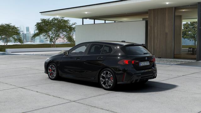 BMW 1-SERIE 120 M Sport Automaat / Sportstoelen / Achteruitrijcamera / M Adaptief onderstel / Comfort Access / Adaptieve LED / Harman-Kardon