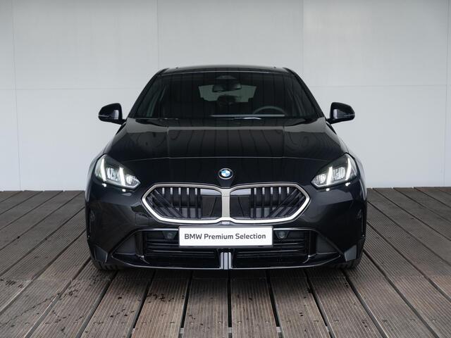 BMW 1-SERIE 120 | M Sportpakket | Verwarmd Stuurwiel | Panoramadak | Achteruitrijcamera | Stoelverwarming | Harman-Kardon | 18''