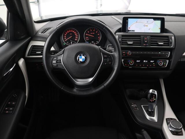BMW 1-SERIE 118i Executive | Sportstoelen | Harman/Kardon | Navigatie | Full LED | Climate control | Parkeerhulp | Cruise control